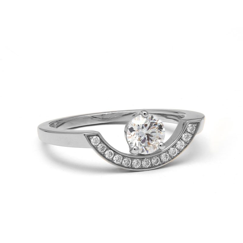 Bague_Intrepide_grand_arc_0.5ct_pavee_-_Or_blanc_18k_-_diamant_ethique_-_Loyale_Paris